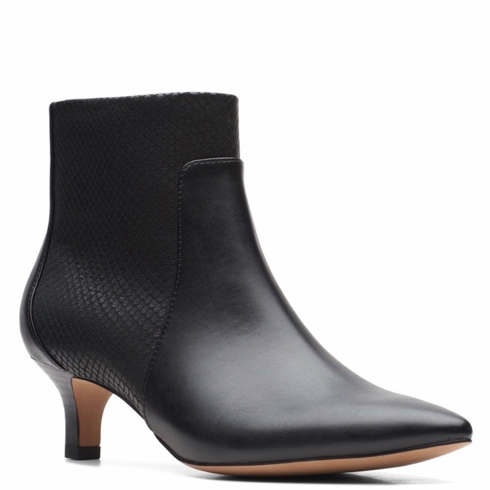 Clarks Shondrah Boot Women's 5.5 Leather Kitten‎ Heel Ankle Bootie Pointed Toe